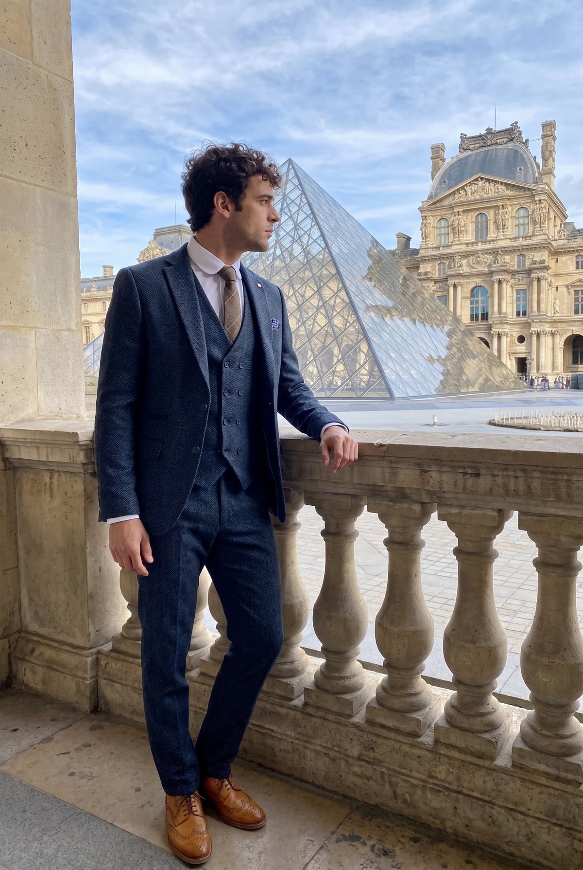 Look #380 styled with Costum bărbătesc bleumarin din 3 piese cu vestă dublă de nasture