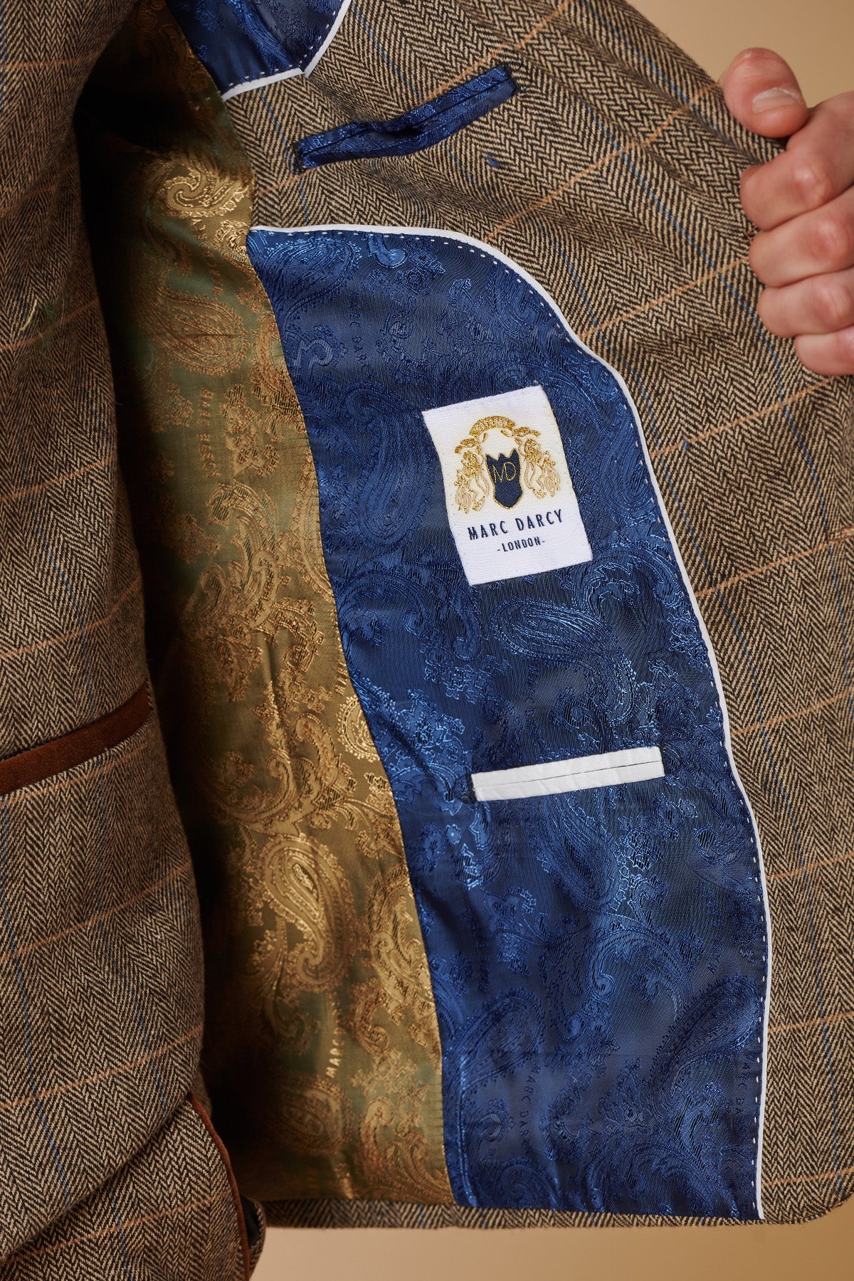 Costum bărbătesc din 3 piese, model herringbone, model maro-cenușiu, în carouri, croială dublă clasică