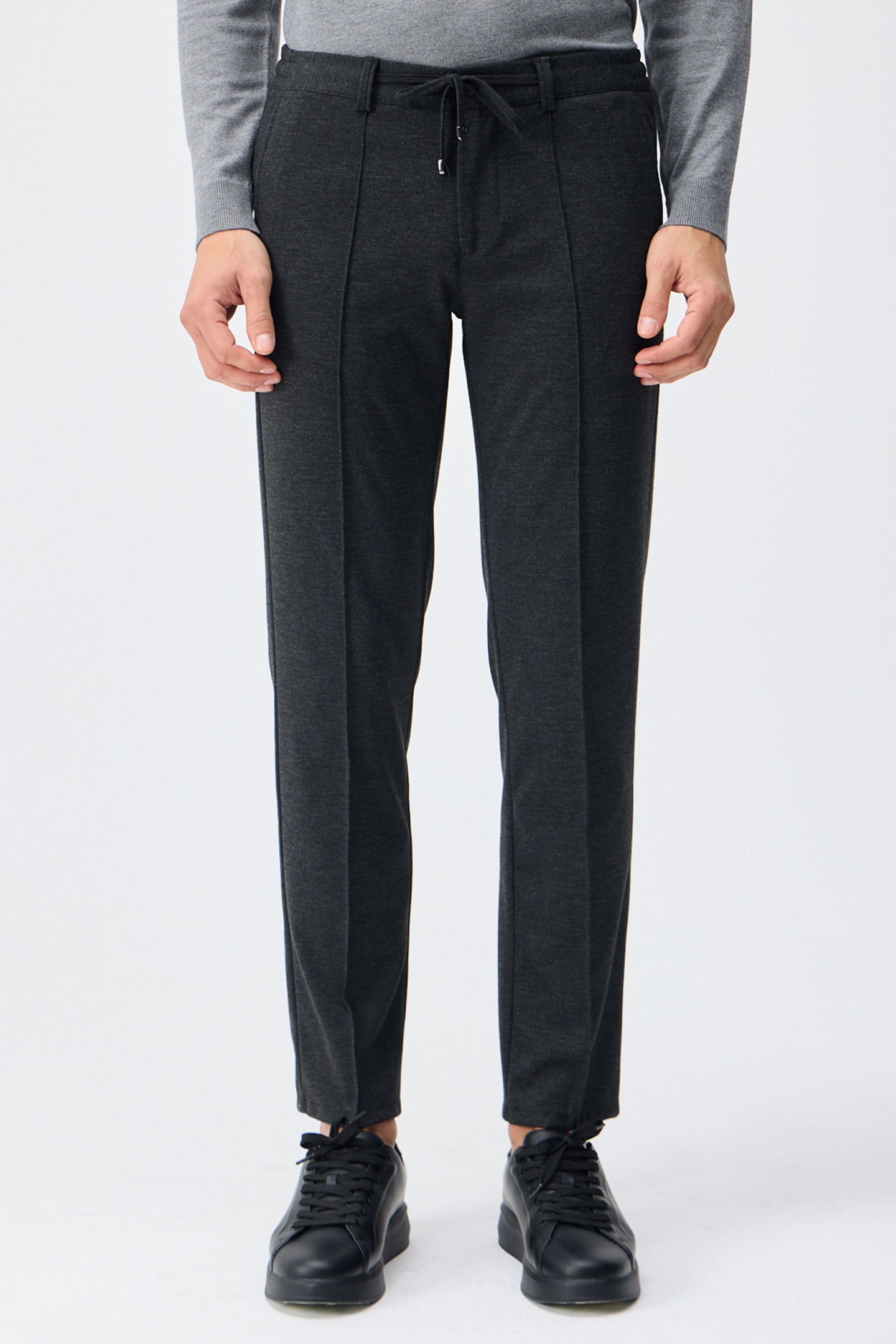 Pantaloni bărbătești gri taupe, cu șnur, croială conică, eleganți, croială croită