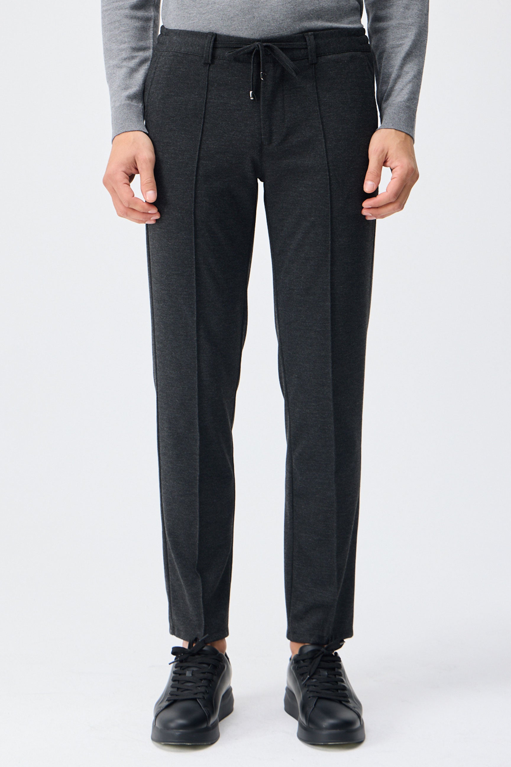 Pantaloni bărbătești gri taupe, cu șnur, croială conică, eleganți, croială croită