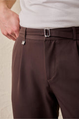 Pantaloni Gurkha plisați maro pentru bărbați, talie reglabilă, croială conică