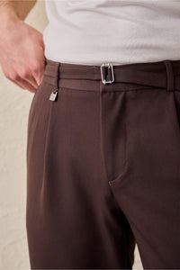 Pantaloni Gurkha plisați maro pentru bărbați, talie reglabilă, croială conică