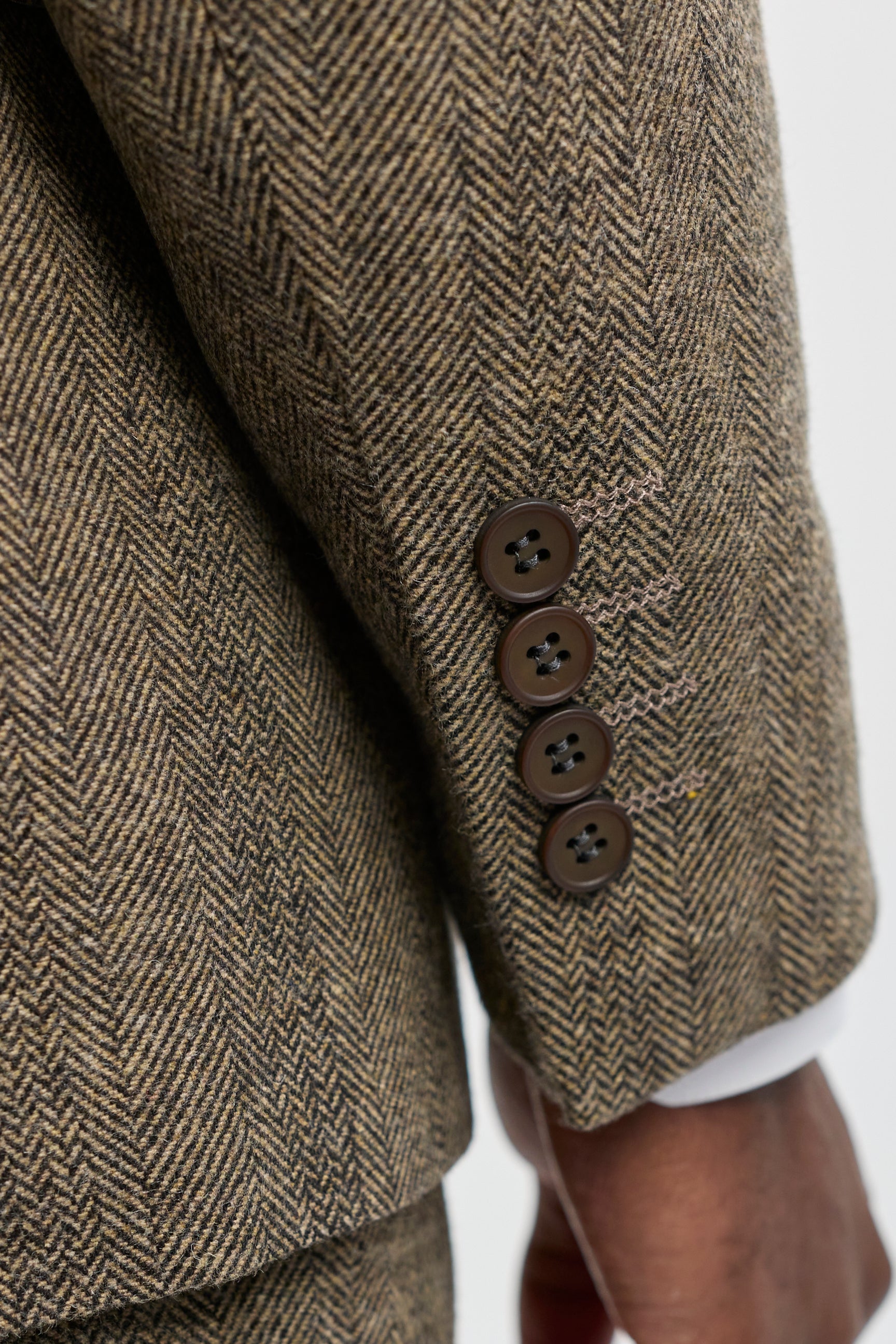 Costum din 3 piese din tweed cu model herringbone maro-stejar
