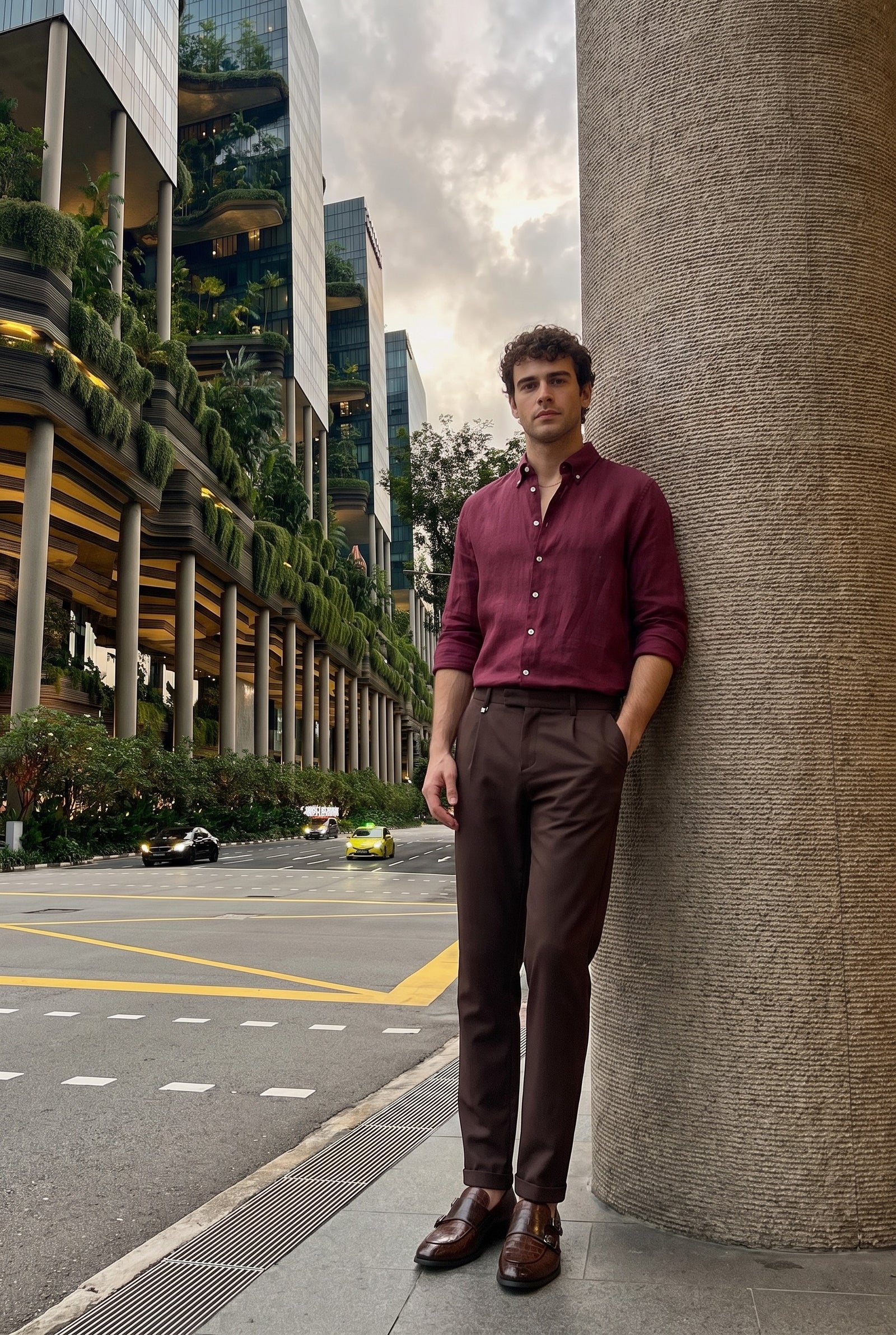 Look #894 styled with Pantaloni Gurkha plisați maro pentru bărbați, talie reglabilă, croială conică