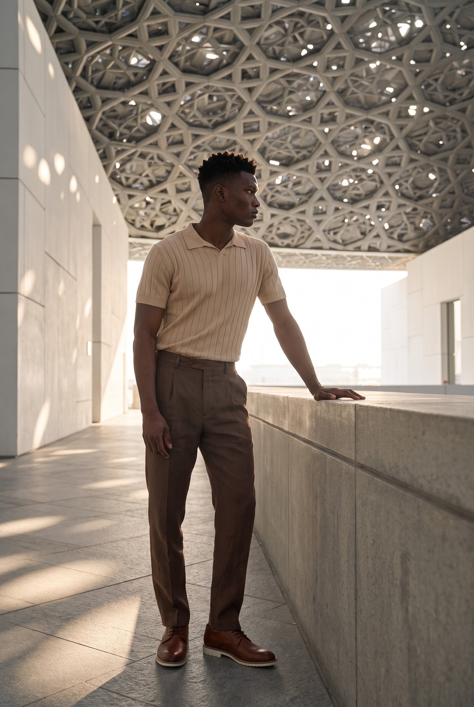 Look #891 styled with Tricou polo bărbătesc bej, cu model nervuri, tricotat