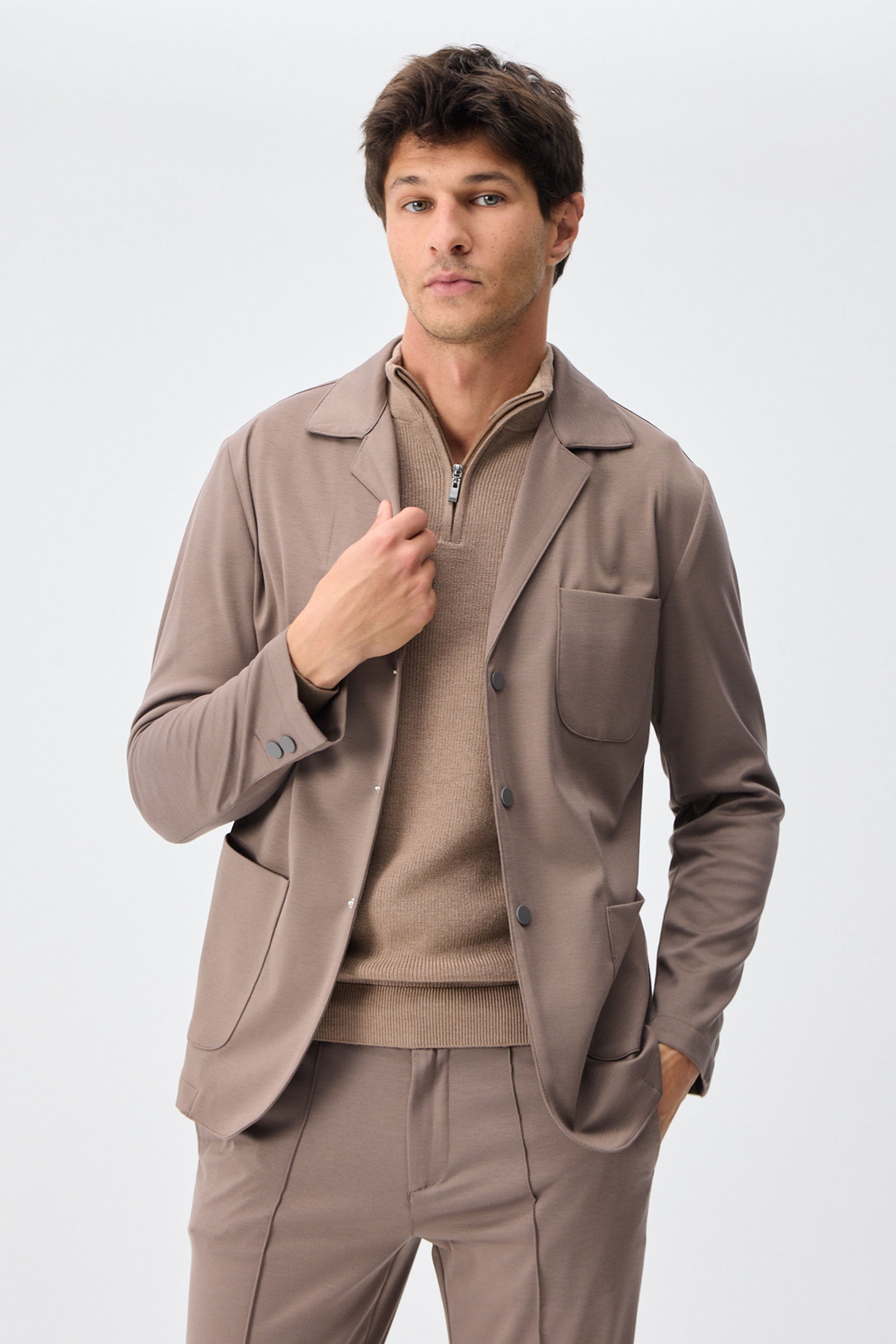 Set sacou și pantaloni elegant casual pentru bărbați, din jerseu moale, maro