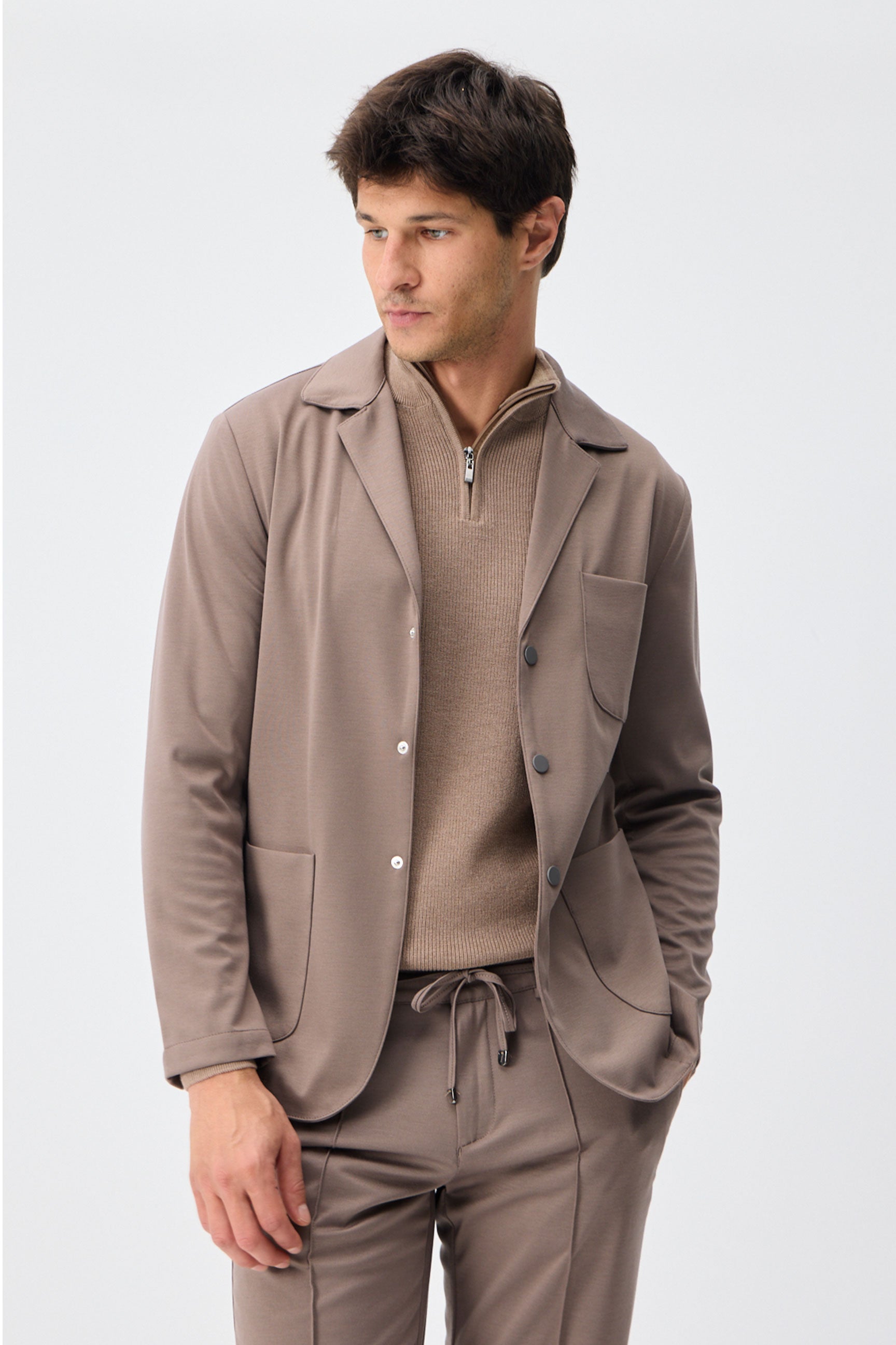 Set sacou și pantaloni elegant casual pentru bărbați, din jerseu moale, maro