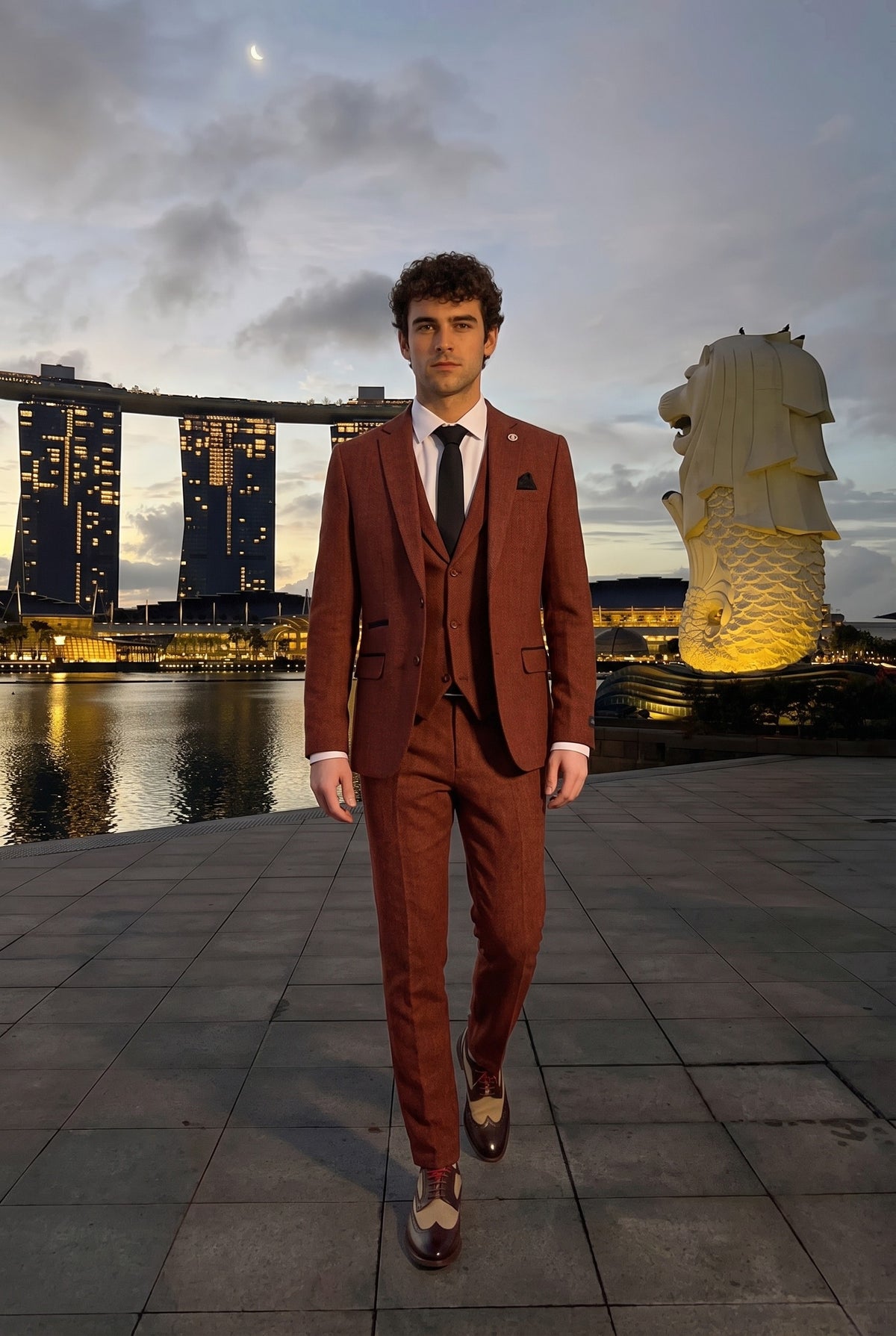 Look #935 styled with Costum din 3 piese din tweed cu model herringbone ruginiu
