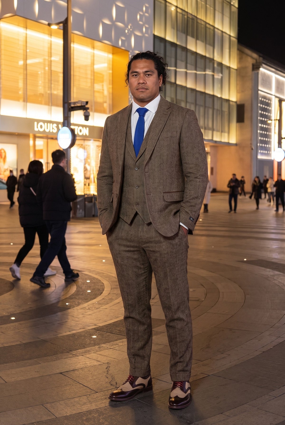 Look #966 styled with Costum din 3 piese din tweed cu model herringbone maro-stejar