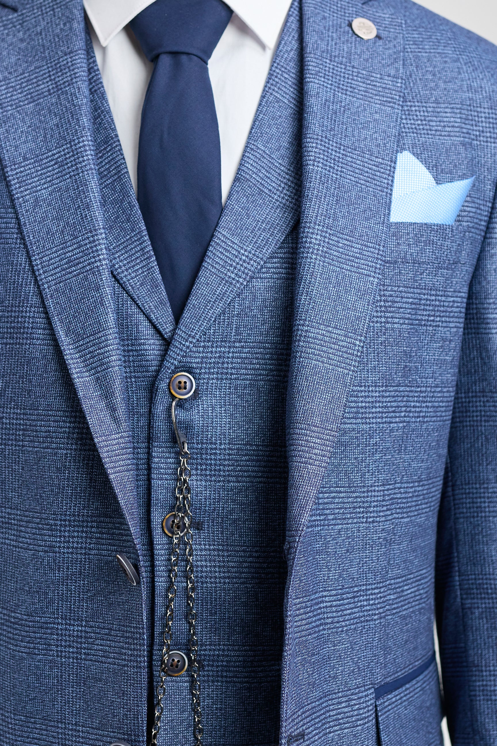 Costum bărbătesc AK-09, format din 3 piese, croit la comandă, în carouri albastre Prince of Wales