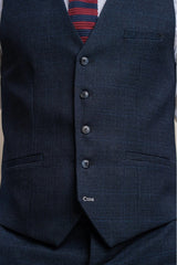 Costum bărbătesc din 3 piese, model Prince of Wales, în carouri albastru deschis, cu vestă bleumarin