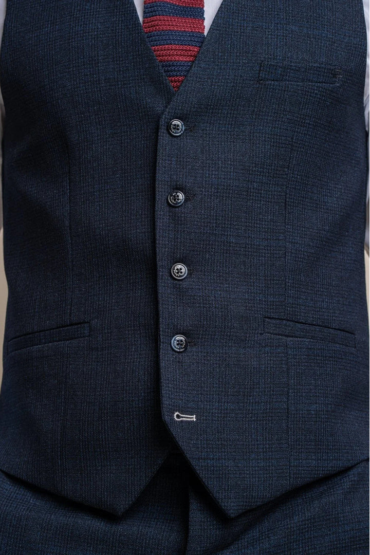 Costum bărbătesc din 3 piese, model Prince of Wales, în carouri albastru deschis, cu vestă bleumarin