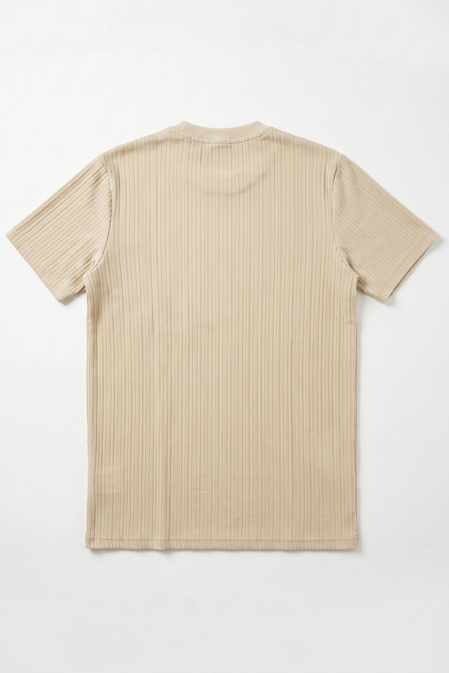 Tricou clasic bej cu nervuri pentru bărbați