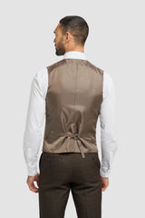 Costum bărbătesc maro în carouri tweed, format din 3 piese | Vestă crem cu două rânduri de nasturi