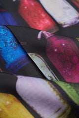 Costum bărbătesc bleumarin în carouri, format din 3 piese, cu vestă contrastantă crem