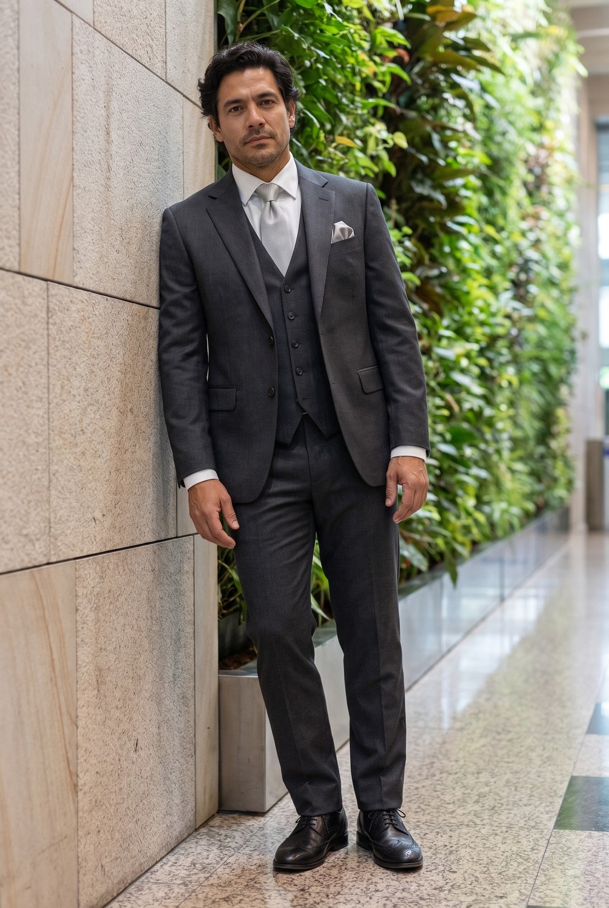 Look #814 styled with Costum bărbătesc gri închis, gri cărbune, 3 piese, cusături clasice, nuntă, vară, bal