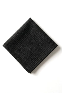Batistă de buzunar bărbătească cu cravată tip heringbread din tweed, culoare neagră clasică, în carouri