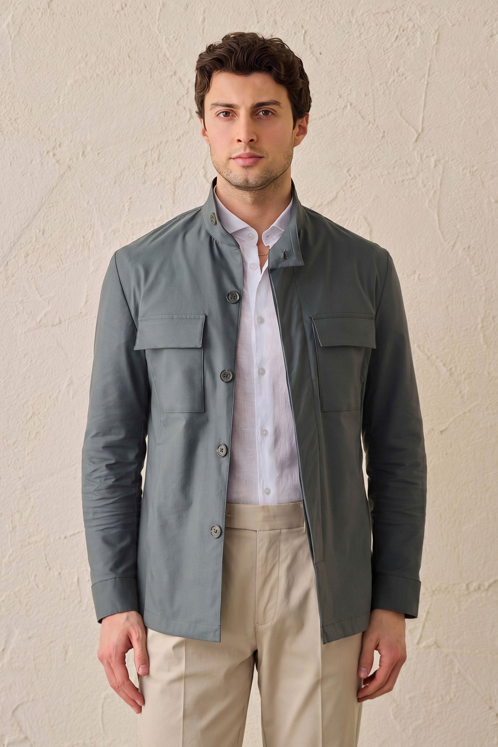 Set bărbătesc elegant casual, jachetă safari verde salvie din amestec de bumbac și pantaloni bej