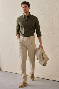 Pantaloni bej plisați eleganti casual pentru bărbați, croială clasică, croită manual
