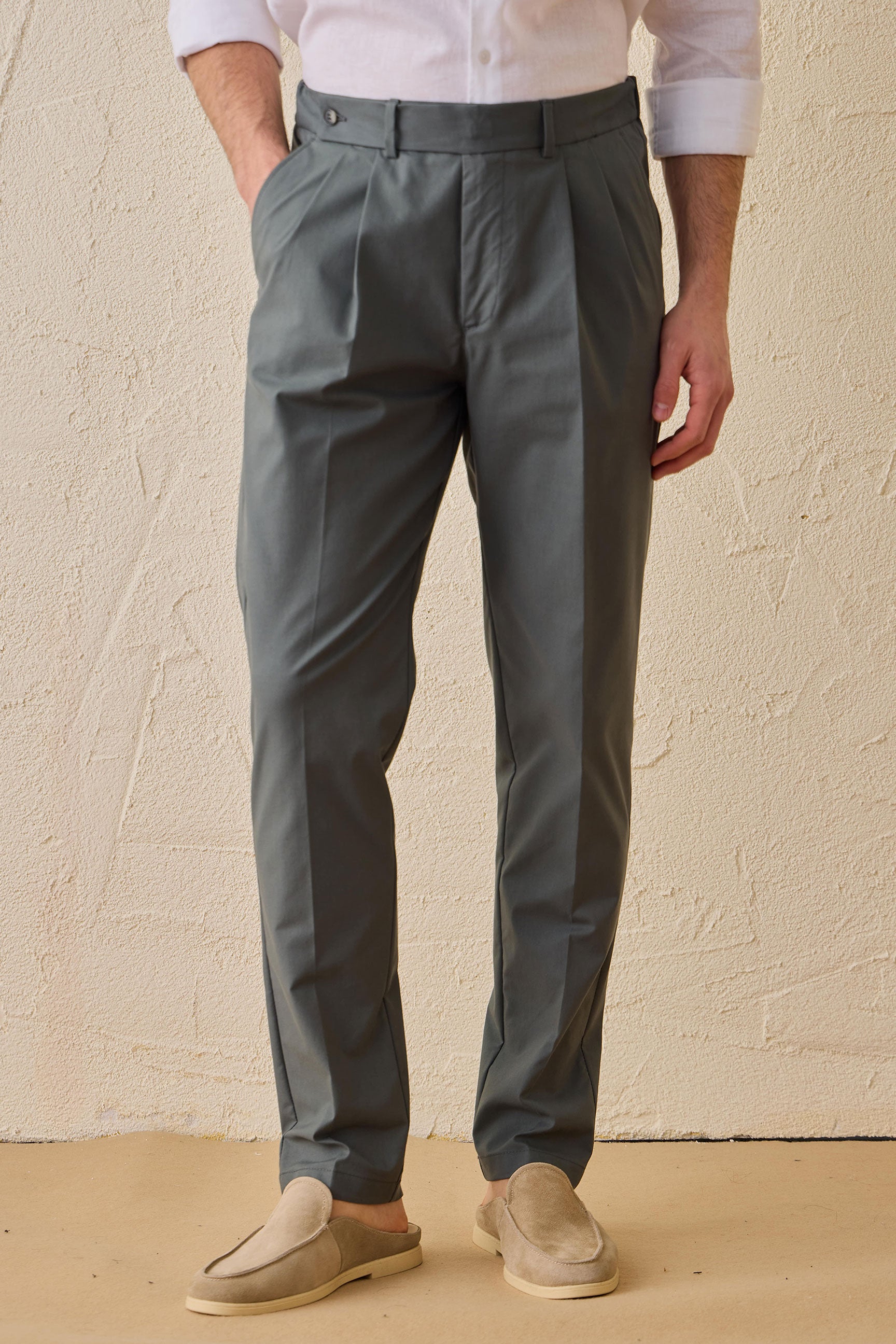Costum bărbătesc verde salvie, elegant, casual, din două piese, stil safari, cu guler înalt, elastic
