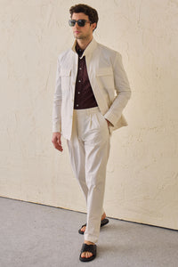 Pantaloni casual eleganți plisați albi pentru bărbați, croială clasică