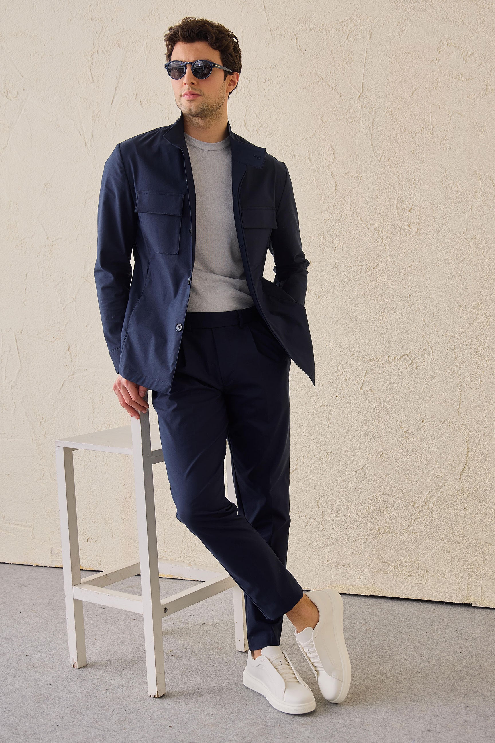 Costum bărbătesc elegant casual bleumarin, stil safari, cu guler înalt, elastic