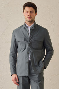Costum bărbătesc verde salvie, elegant, casual, din două piese, stil safari, cu guler înalt, elastic