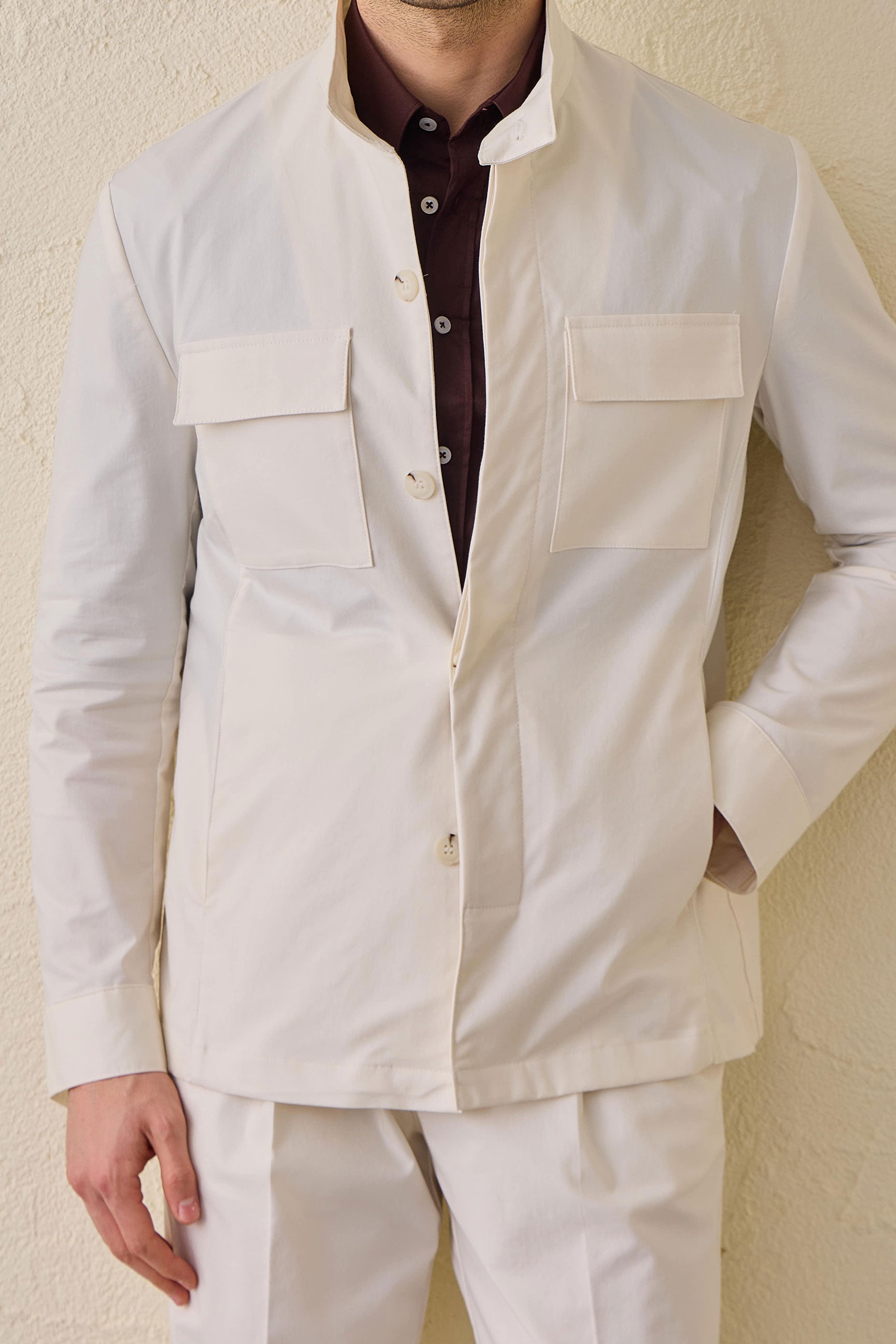Costum bărbătesc alb, elegant, casual, din două piese, stil safari, cu guler înalt, elastic