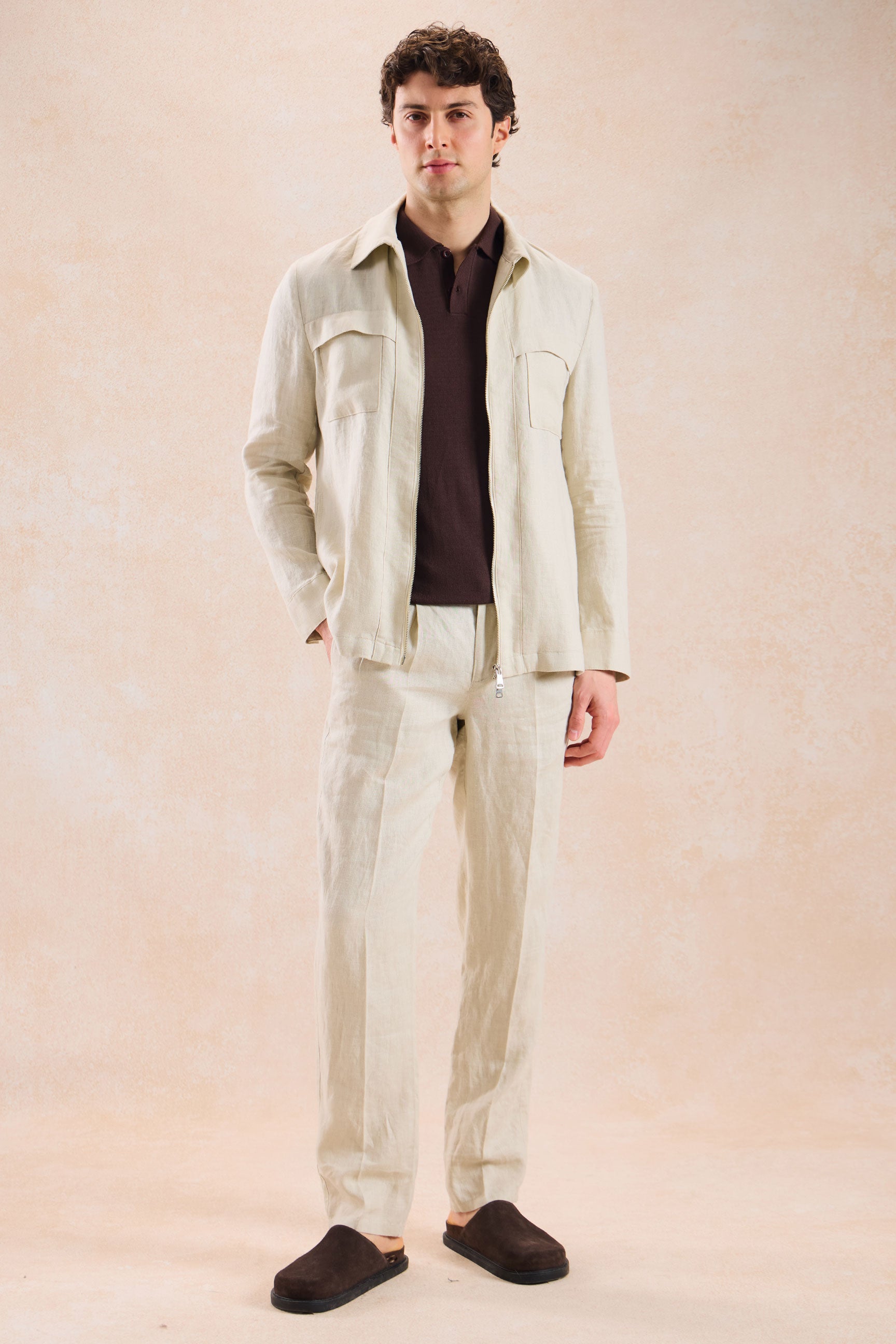 Costum bărbătesc bej din in, elegant, casual, din două piese, stil safari, de vară