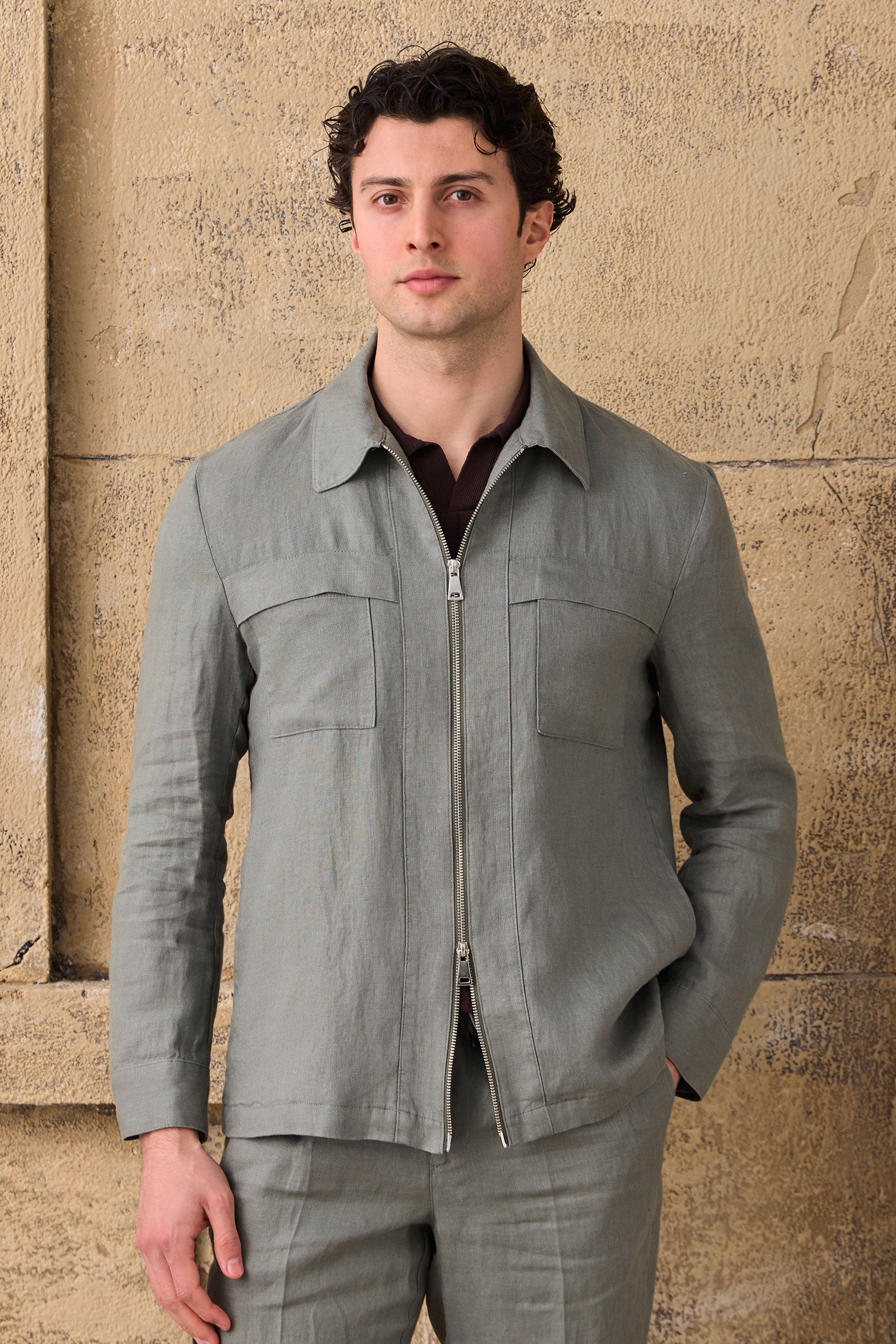 Costum bărbătesc din două piese, verde salvie, din in, stil safari, elegant, stil vară