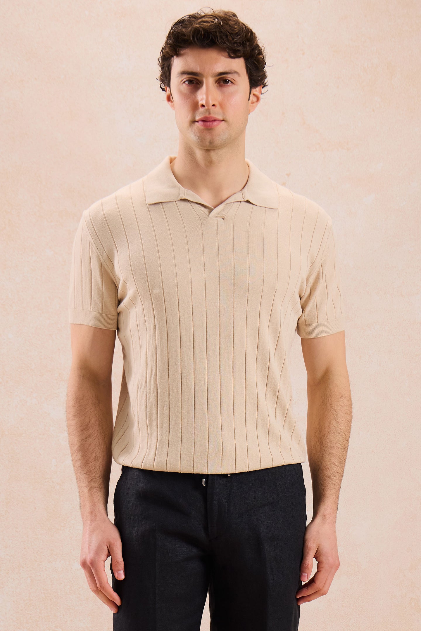 Tricou polo bărbătesc bej, cu model nervuri, tricotat