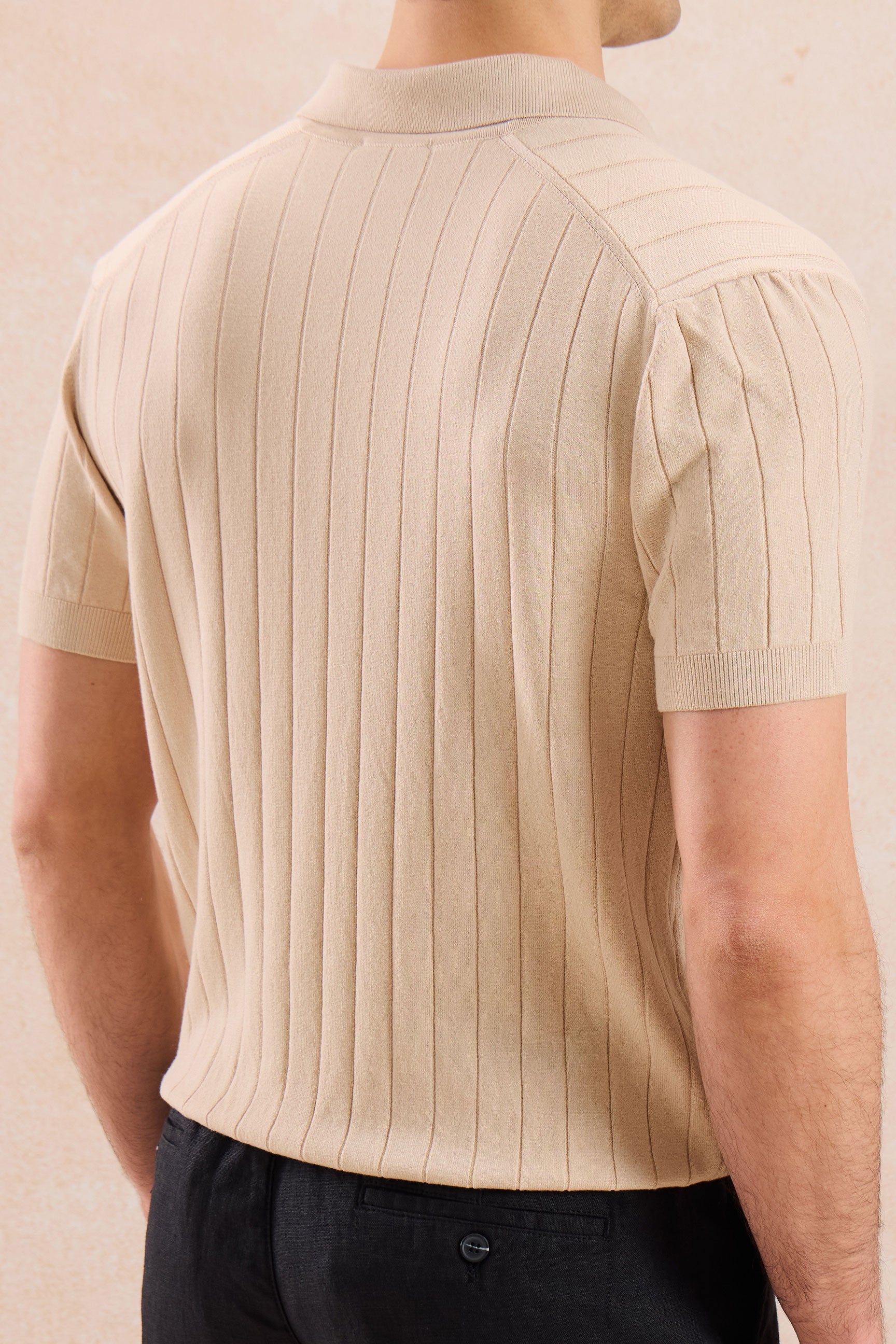 Tricou polo bărbătesc bej, cu model nervuri, tricotat