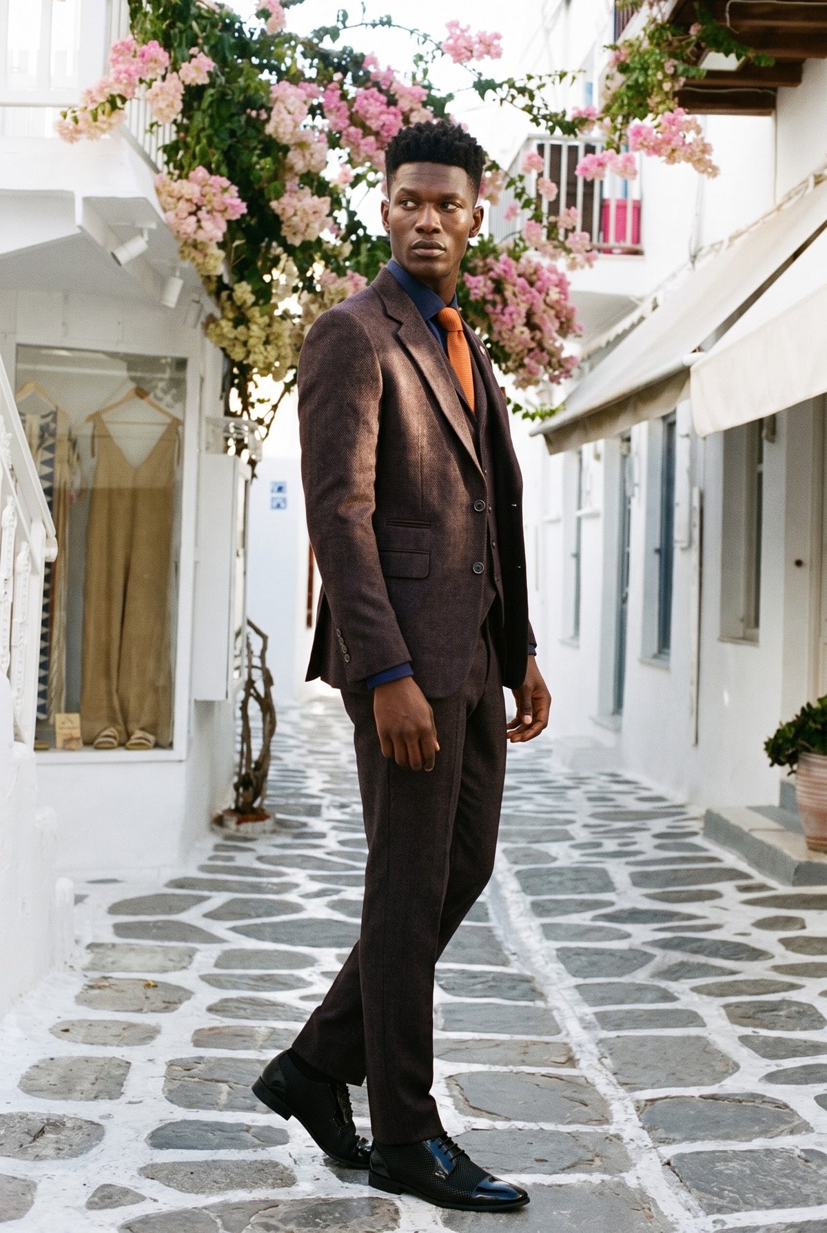 Look #993 styled with Costum bărbătesc din tweed cu model Herringbone, trei piese, prună