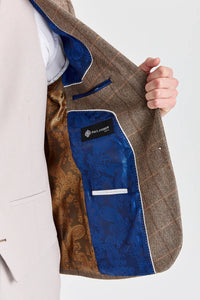 Costum Harris Brown Tweed cu vestă și pantaloni din piele naturală contrastantă