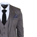 IM44 - Costum bărbătesc gri cu dungi subțiri, 3 piese, stil Shelby