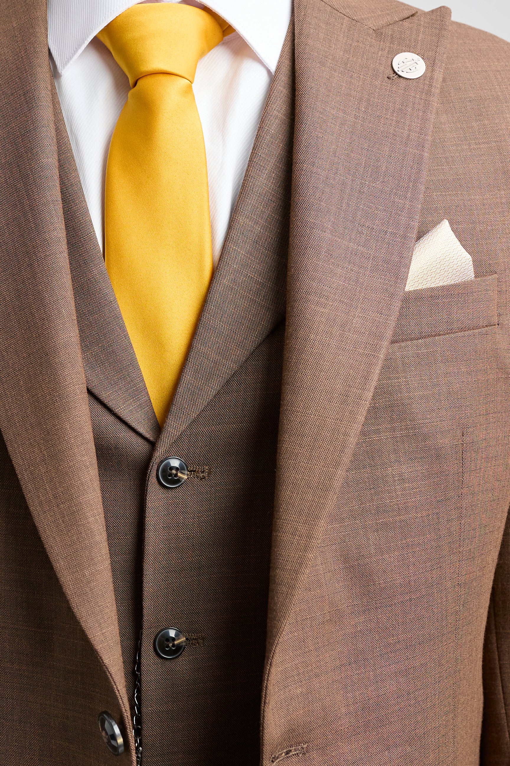 Costum bărbătesc James, format din 3 piese, simplu, maro, cu croială clasică