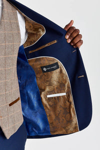 Costum texturat Mayfair bleumarin cu vestă contrastantă din tweed Harris maro