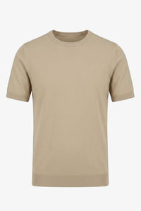 Tricou bărbătesc bej tricotat, croială regulată, guler rotund, mânecă scurtă