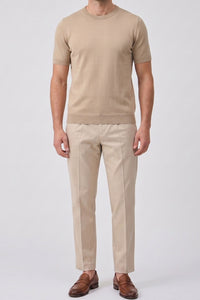 Tricou bărbătesc bej tricotat, croială regulată, guler rotund, mânecă scurtă