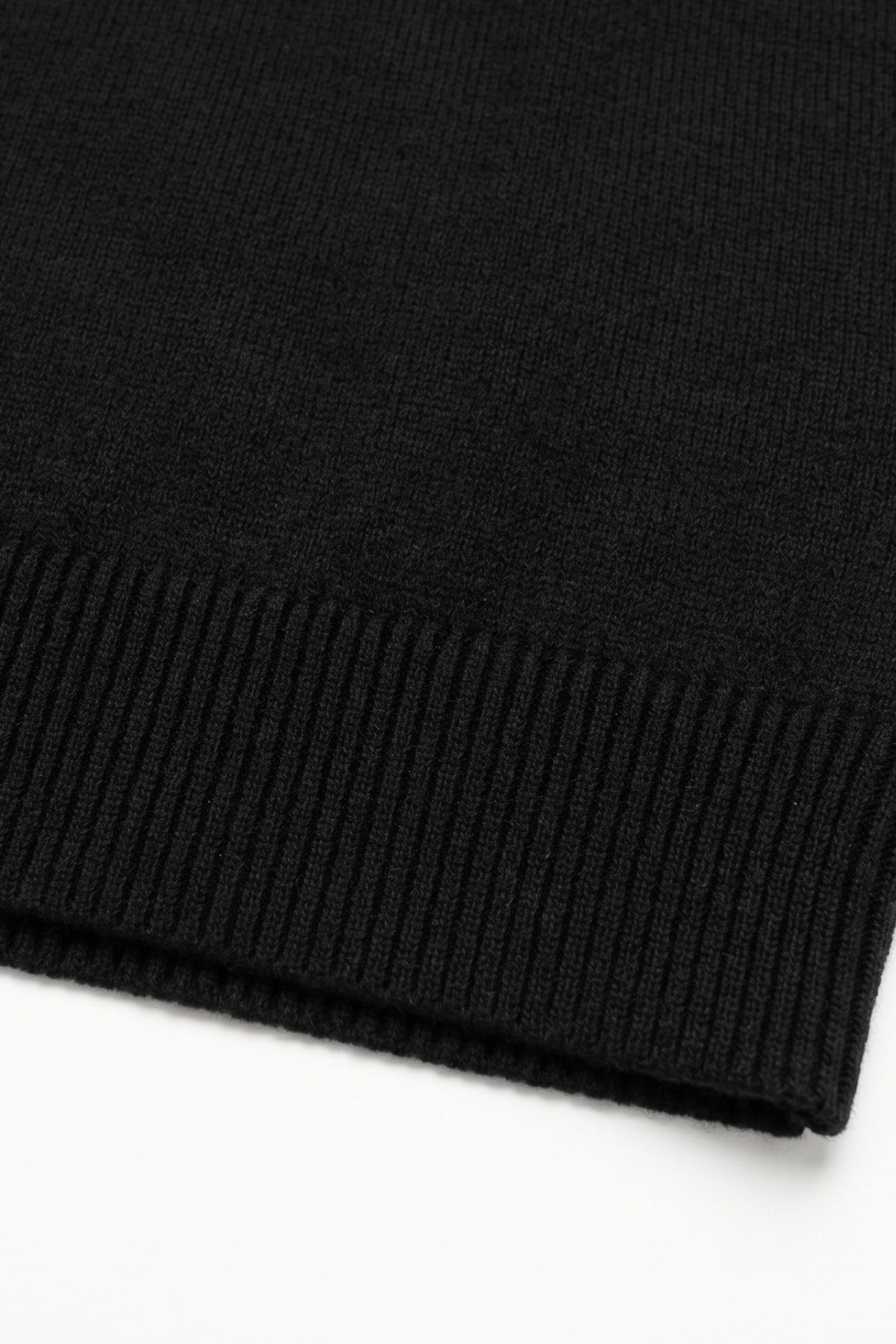 Pulover bărbătesc negru tricotat cu guler rotund, model acrilic