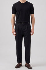 Tricou bărbătesc negru tricotat, croială regulată, guler rotund, mânecă scurtă