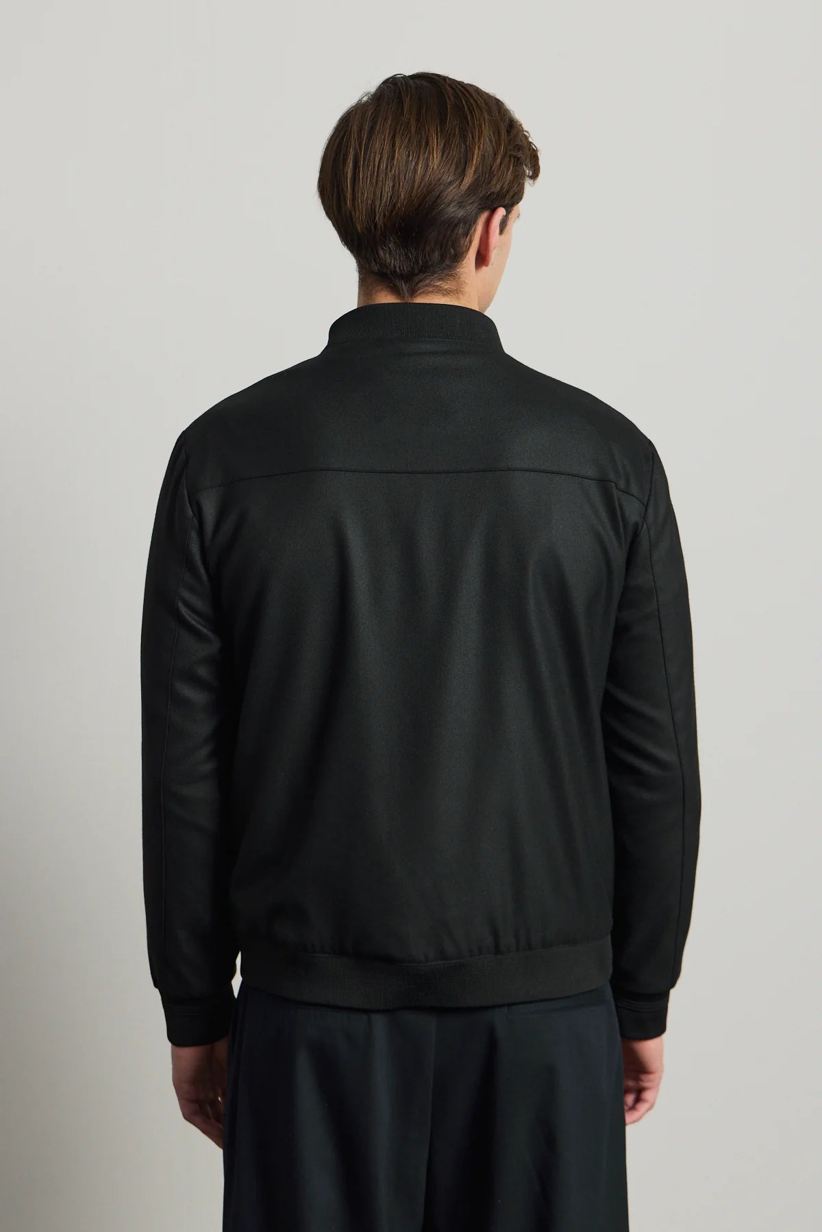 Jachetă bomber elegantă minimalistă neagră pentru bărbați