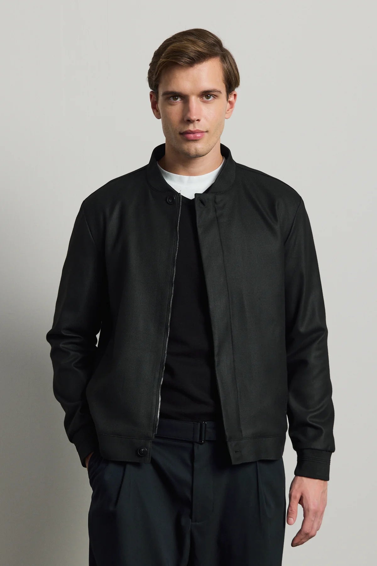 Jachetă bomber elegantă minimalistă neagră pentru bărbați