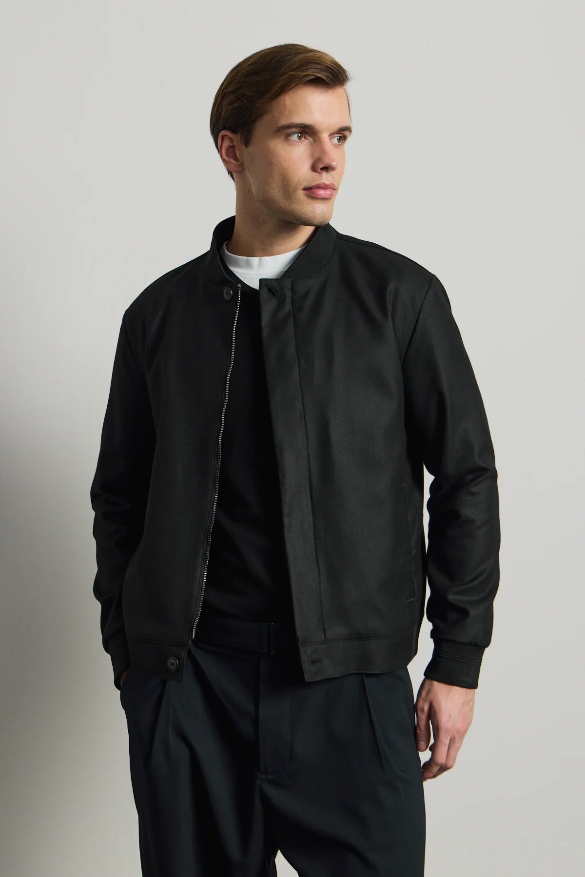 Jachetă bomber elegantă minimalistă neagră pentru bărbați