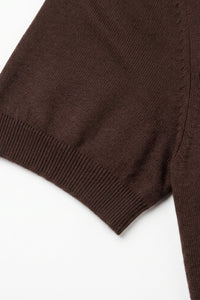 Tricou bărbătesc maro tricotat, croială regulată, guler rotund, mânecă scurtă