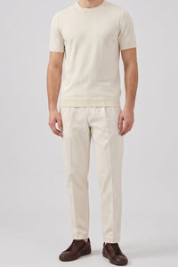 Tricou bărbătesc Off White tricotat, croială regulată, cu guler rotund, mânecă scurtă