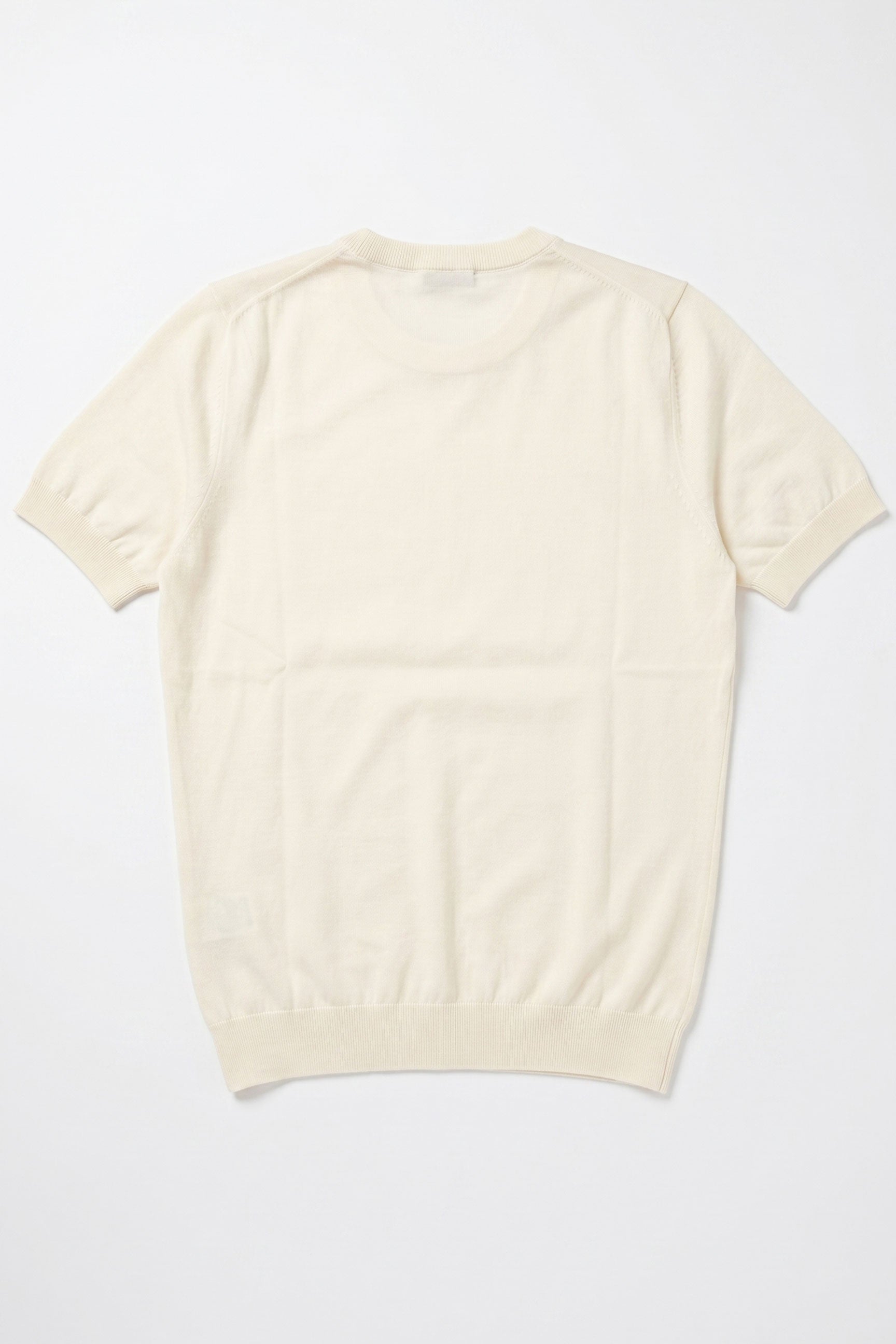 Tricou bărbătesc Off White tricotat, croială regulată, cu guler rotund, mânecă scurtă