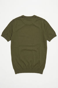 Tricou bărbătesc verde măsliniu, tricotat, croială regulată, cu guler rotund, mânecă scurtă