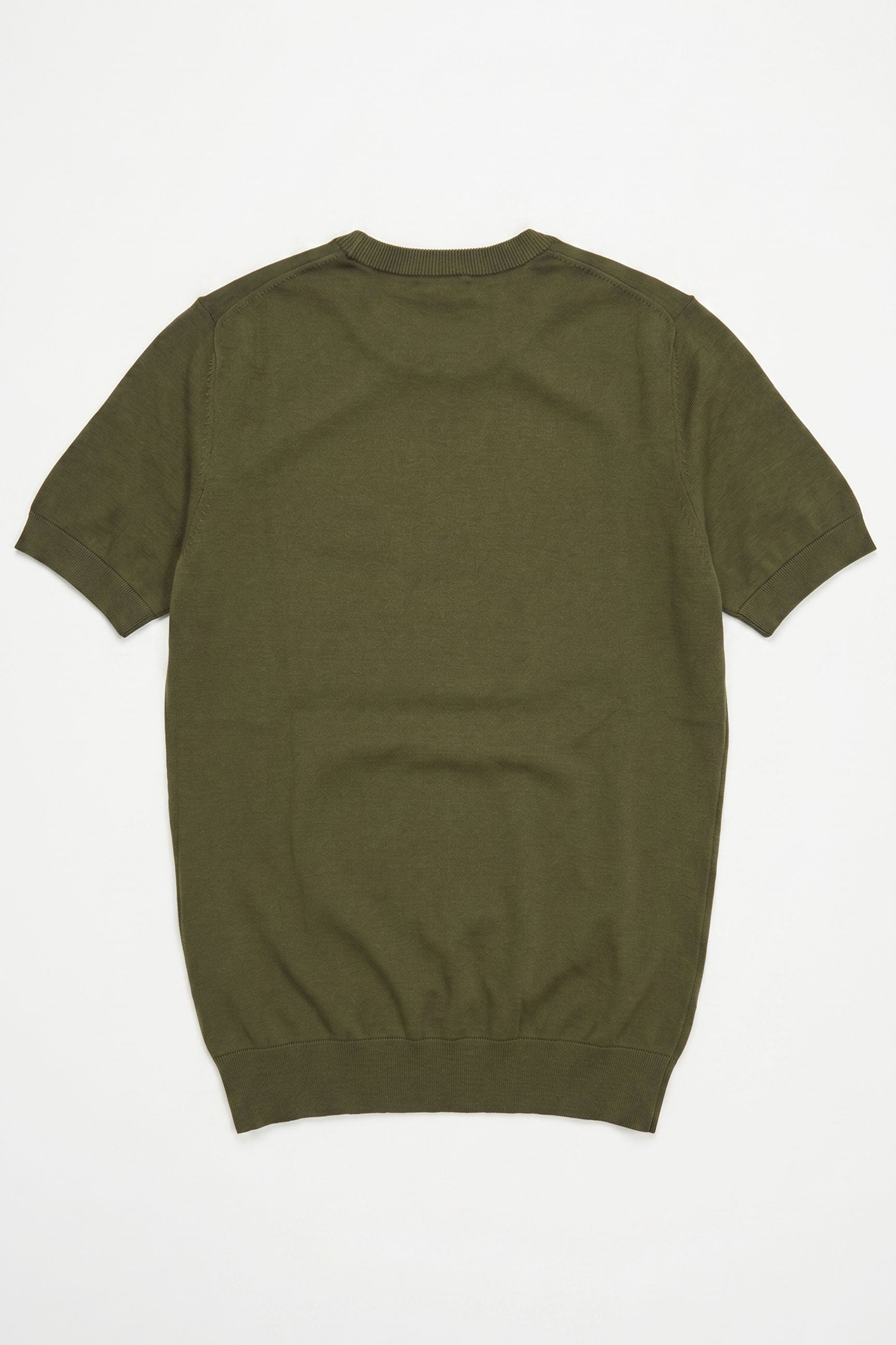 Tricou bărbătesc verde măsliniu, tricotat, croială regulată, cu guler rotund, mânecă scurtă