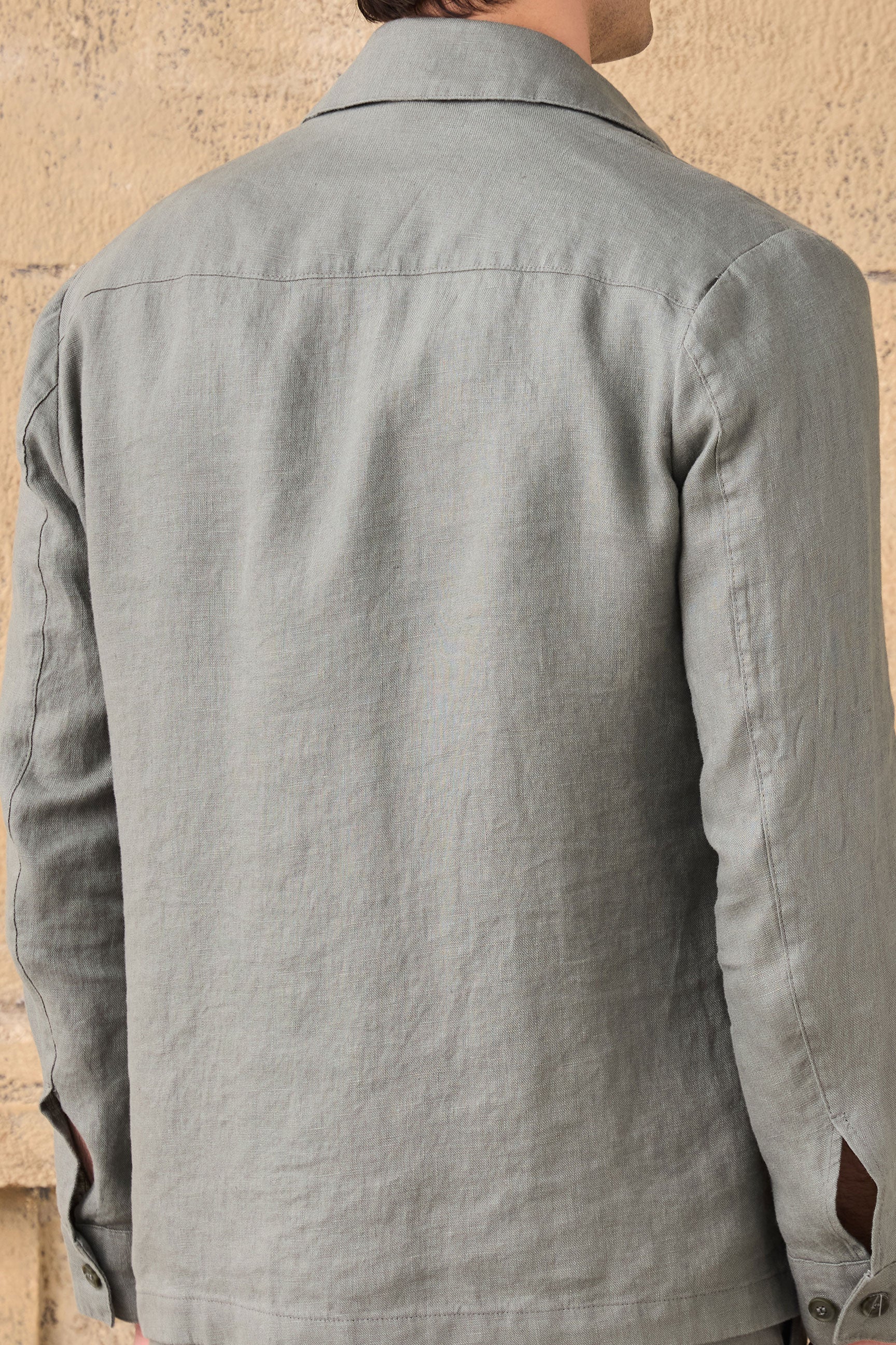 Set bărbătesc de vară, elegant, casual, cu jachetă din in verde salvie și pantaloni bej, cu fermoar